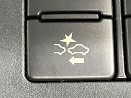 【プリクラッシュセーフティ】前方の車両等を検知し、衝突しそうな時は警報で注意を促し、ブレーキを踏む力をサポート。ブレーキを踏めなかった場合は衝突被害軽減ブレーキが作動、衝突回避をサポートします。