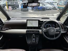 4WD　トヨタチームメイト　快適利便PKGHigh　ドライビングサポートPKG　アラウンドビューモニター　デジタルインナーミラー　ヘッドアップディスプレイ　10.5型ナビ　DVD再生　パワーバックドア