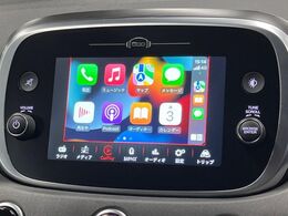 ●Apple　Car　Play：スマホとの有線接続で、ナビ・オーディオ再生などスマホのアプリ機能が画面でも使える便利機能です！