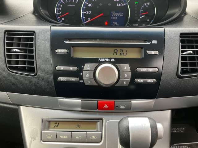 弊社の車はすべてBluetooth機能付きなのでお好きな音楽とともにドライブができちゃいます♪通勤通学も楽しくなっちゃいますね！また、わからないボタン類はお気軽にお問い合わせ下さいね♪