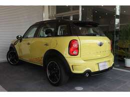 外装色は、インターチェンジイエローです