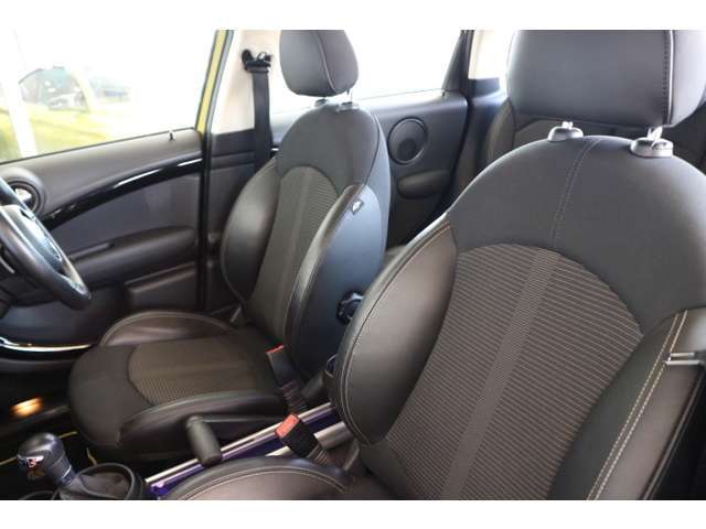 ブラックハーフレザースポーツシート