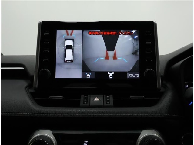 パノラミックビューモニター装備！トップビュー＆フロントビュー・車両に取り付けたフロント、サイド、バックカメラの映像を合成して画面上に表示させることで、低速時の運転を補助する装置です。