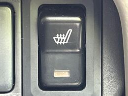 【シートヒーター】寒い日に重宝するシートヒーター！エアコンより早く温まってくれるので寒がりの人も安心ですね♪エアコンの温風は乾燥するから苦手、という方にもをおすすめです。