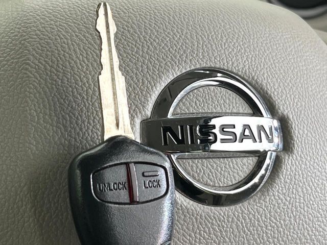 【キーレス】少し離れた場所からでもボタン一つでドアの開錠・施錠ができるのでとっても便利！ドアの鍵穴周りに傷をつけることもありません♪