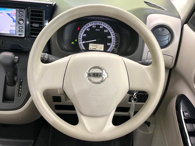 ステアリングも使用感が少なく、きれいな状態となっております♪