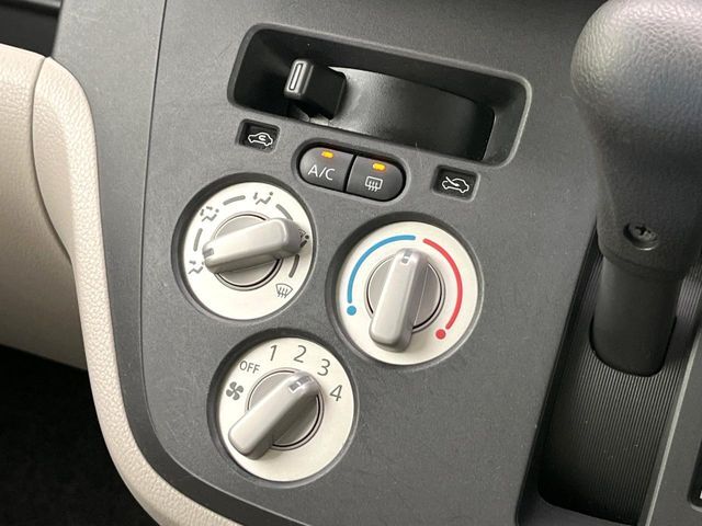 寒い冬も暑い夏も全席に快適な空調を届けてくれる、ダイヤル式エアコンを装備♪