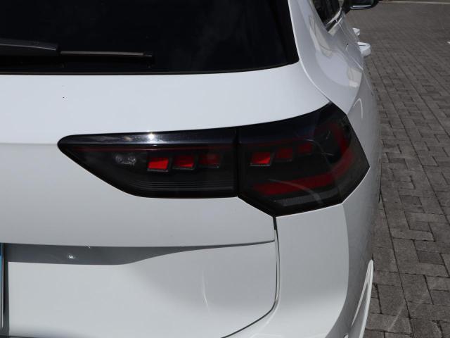 LEDテールランプはダイナミックターンインジケーター(流れるウインカー)