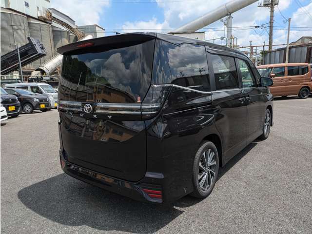 ☆当店商品の特徴☆　登録がされているお車で走行距離は10キロほどで誰も乗っていない車です！展示車はキズが付いてしまう場合もあるので直接ご確認くださいませ。