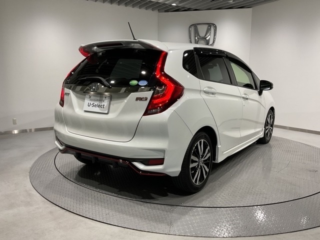 Honda認定中古車ディーラーだからこそ「安心 安全 信頼 満足」のサービスを提供いたします。保証制度やメンテンスパックはもちろん、安心のための自動車保険にJAFなども取り扱っております。