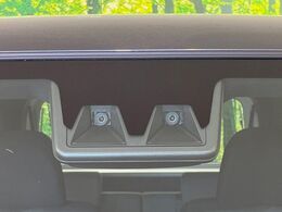 【スマートアシスト】走行中に前方の車両等を認識し、衝突しそうな時は警報とブレーキで衝突回避と被害軽減をアシスト。より安全にドライブをお楽しみいただけます。