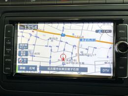 ●純正ナビはCD/DVD再生、フルセグ視聴可能。Bluetooth接続可能です。