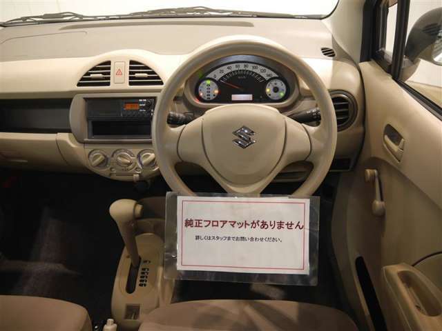 シンプルで使いやすいインパネ周り！（※フロアマットありません）