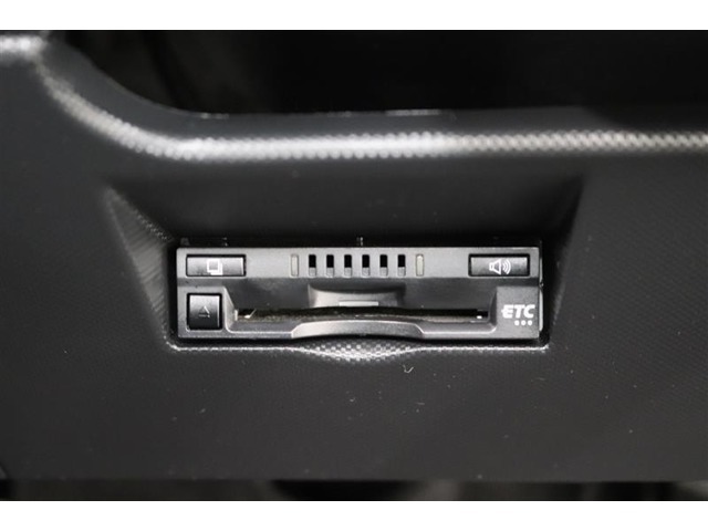 スッキリ装着されたビルトインタイプのETC！高速道路走行の料金所をノンストップで通過できます。※ ETCカードのお申し込みも当社にお任せ下さい！