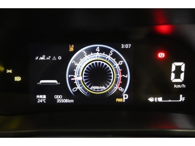 マルチインフォメーションディスプレイ付きのメーターです！エコ運転へ導く多彩な情報を表示してくれます。