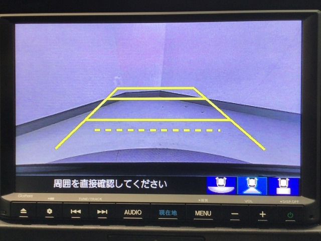 【バックカメラ】運転が苦手な方も車庫入れラクラクです！ギアをリバースに入れれば自動的に切り換わりますので、面倒な操作は不要です♪狭い駐車場もお車を傷つけず安心ですね！