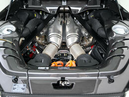 3.0LのV6ツインターボエンジンをモーターでアシストし、830馬力を発揮します。