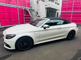 C63Sカブリオレ（4名）右H　黒幌黒革シート　ダイヤモンドホワイト　電動コンバーチブル　ブルメスターサウンド　AMG19AW　純正ナビTV　バックカメラ　ETC　キーレスゴー　ディーラー記録簿5枚