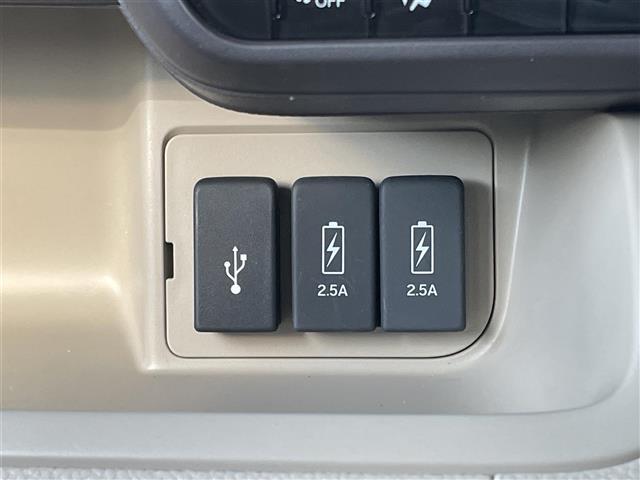 こちら運転席周りの操作部分・装備の写真になります。各部しっかり動作の確認をしておりますので、ご安心だくさい。また、第三者機関の鑑 定書もありますので、そちらも併せて、ご確認いただければ幸いです！