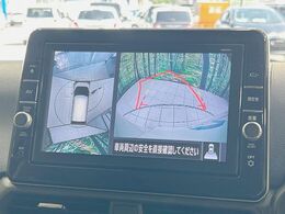 【アラウンドビューモニター】専用のカメラにより、上から見下ろしたような視点で360度クルマの周囲を確認することができます☆死角部分も確認しやすく、狭い場所での切り返しや駐車もスムーズに行えます。
