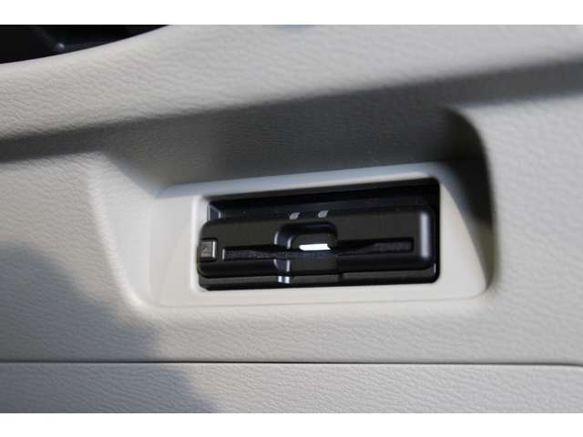 ETC専用料金所も徐々に増えています。今や必須の装備です