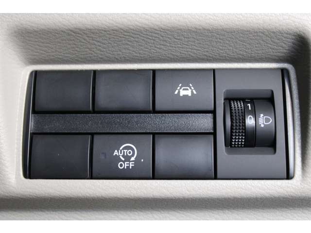 アイドリングストップ機能付き。もちろんオフにする事も出来ます。