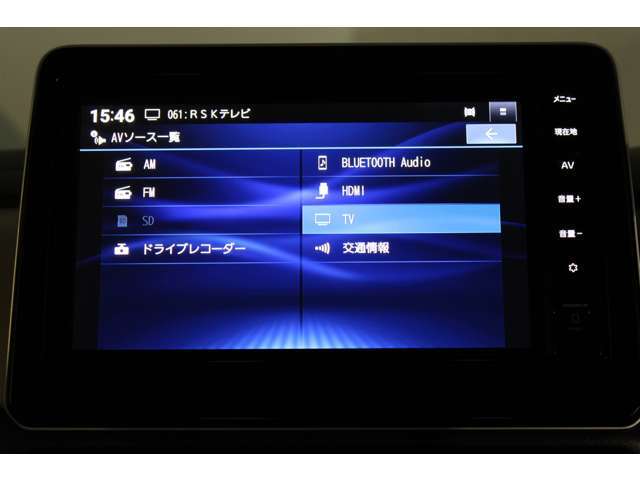 9インチの大画面ナビです。見やすくて操作もしやすいので、初めて行く所でも安心です