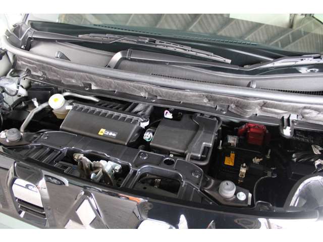 専門スタッフにより、隅々までクリーニングを実施しています。尚、三菱エンジニアにより点検整備を行ってからお渡ししています