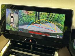 【パノラミックビューモニター】専用のカメラにより、上から見下ろしたような視点で360度クルマの周囲を確認することができます☆死角部分も確認しやすく、狭い場所での切り返しや駐車もスムーズに行えます。