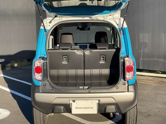 シートをワンタッチで倒せば長尺物も簡単に載せられます