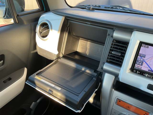 かなり深い収納スペースがあります！！