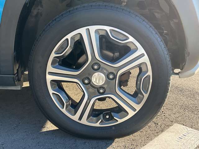 純正のアルミホイールで足元すっきり