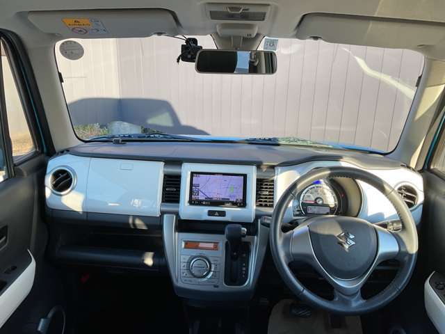 アイポイントも高く、視界の良い運転席からの画像です。是非、実車でお確かめください。