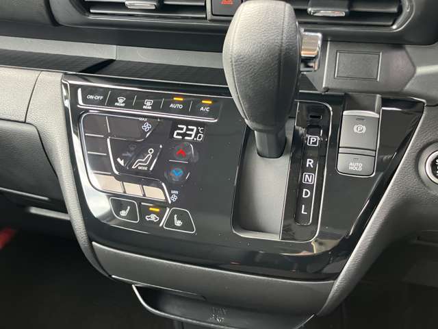 【オートエアコン】　設定温度は一定のまま、1年中、車内は快適空間♪快適温度♪