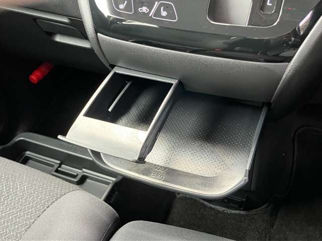 ドリンクホルダーは角形紙パック対応です。