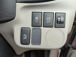 アイドリングストップで燃費向上☆赤信号や渋滞した際にエンジンを停止し、無駄な燃料の消費を抑えてくれます。燃費向上だけではなく、環境保護にも繋がります。機能をオフにすることも可能です。