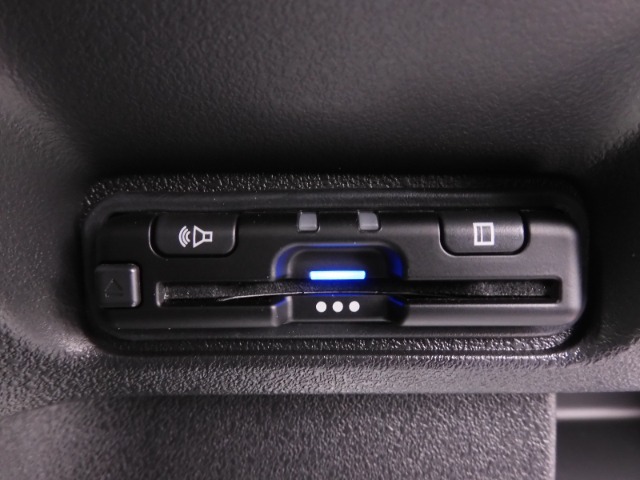今や必需品の◆ETC車載器　装備車◆　有料道路を利用する際にスムースに通過でき、わずらわしい料金支払いから開放されます！