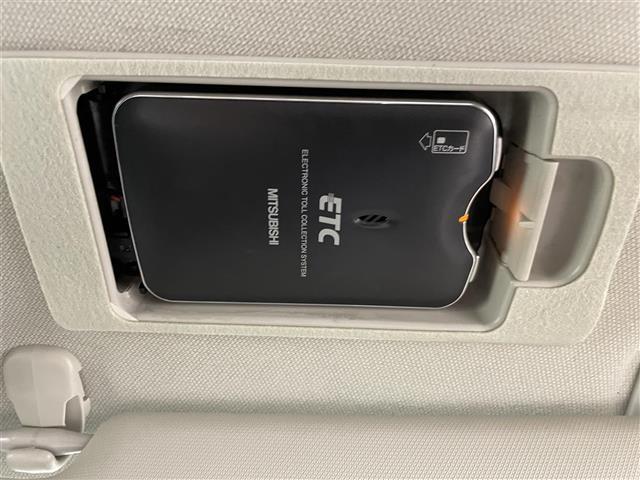 ◆【ETC】有料道路を利用する際に料金所で停止することなく通過できる、ETC車載器（ノンストップ自動料金収受システム機器）が装備されています。セットアップを行うことで利用可能になります。