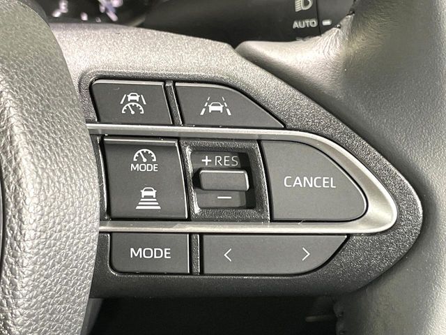 【レーダークルーズコントロール】高速道路での長距離走行が楽に！！自動で速度を保つクルーズコントロールが、衝突軽減システムと連携し、前方の車両を感知して車間を保つように速度調節してくれます！！