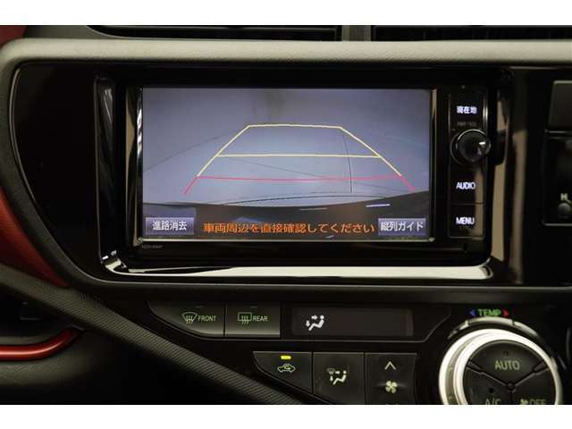 バックモニターがあれば車庫入れ時など、後ろが確認できて安心です。運転に自信がない方にはおすすめの装備です。ただし、バック時目視での確認も忘れずに。