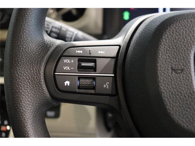 ステアリングリモコン：運転中でもオーディオ操作が手元で行えますよ～♪