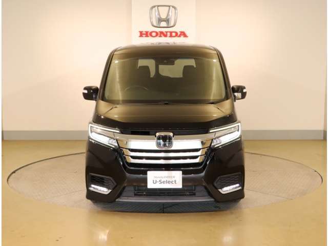 「自動車保険」と「あんしん特典」がひとつになったHondaのお店ならではの保険プランです。お客様のカーライフにより一層の安心をプラスします。