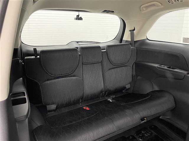 【後部座席】『後部座席周辺』の画像になります。写真の内容に関してご不明点、ご質問等がございましたらお気軽にガリバー店舗までお問い合わせください。