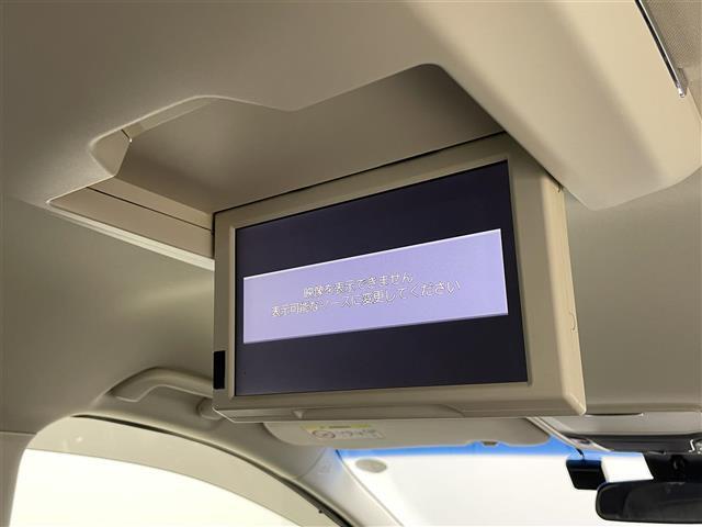 【純正9インチフリップダウンモニター】後席でも大画面かつ高画質で映像をお楽しみください