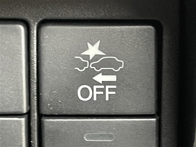 【衝突被害軽減ブレーキ】走行中に前方の車両と歩行者を認識。衝突の危険が高いと判断した場合に警報や緊急ブレーキで衝突回避や衝突時の被害を軽減。前後の踏み間違いによる誤発進も抑制します。