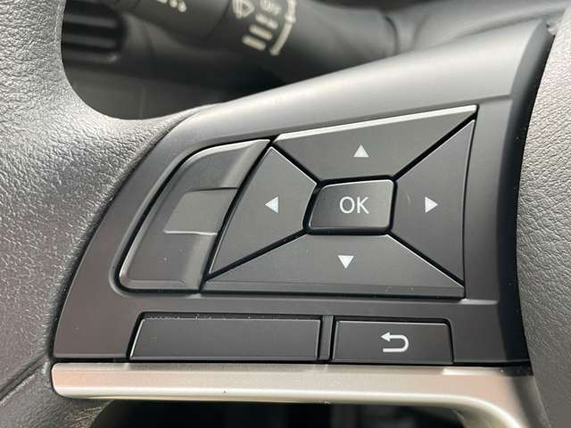 ステアリングスイッチです