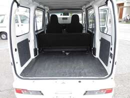 荷室の状態も良く、大きな傷やヘコミ等御座いません