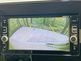 【純正ナビ】人気の純正ナビを装備しております。ナビの使いやすさはもちろん、オーディオ機能も充実！キャンプや旅行はもちろん、通勤や買い物など普段のドライブも楽しくなるはず♪