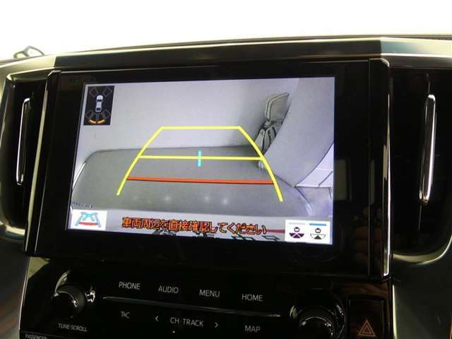 車庫入れや駐車で威力を発揮するのがバックモニター！ナビディスプレイに後ろの様子が映し出されるから安心です。
