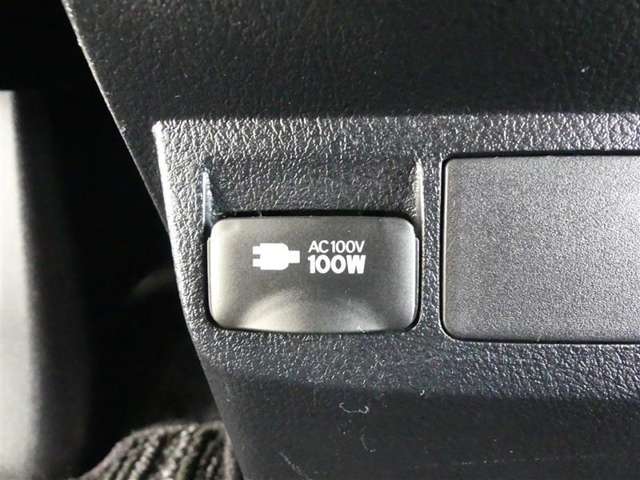 ノートパソコンなど家庭用電源の電化製品が100Wまで使用できます。
